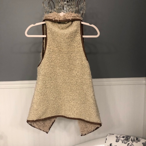 Forever 21 Faux Fur Vest Size S - Picture 4 of 4